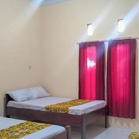 Kelapa Gading Homestay Syariah Redpartner Баньюванги Экстерьер фото