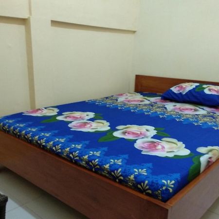 Kelapa Gading Homestay Syariah Redpartner Баньюванги Экстерьер фото