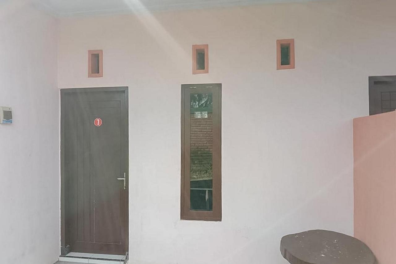 Kelapa Gading Homestay Syariah Redpartner Баньюванги Экстерьер фото