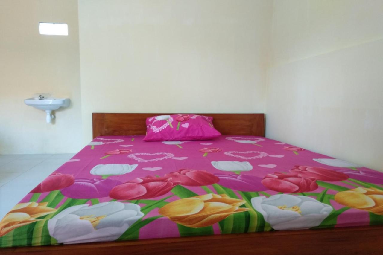 Kelapa Gading Homestay Syariah Redpartner Баньюванги Экстерьер фото