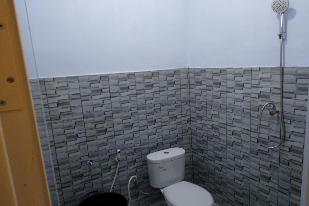 Kelapa Gading Homestay Syariah Redpartner Баньюванги Экстерьер фото