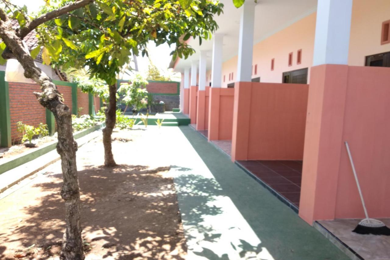 Kelapa Gading Homestay Syariah Redpartner Баньюванги Экстерьер фото