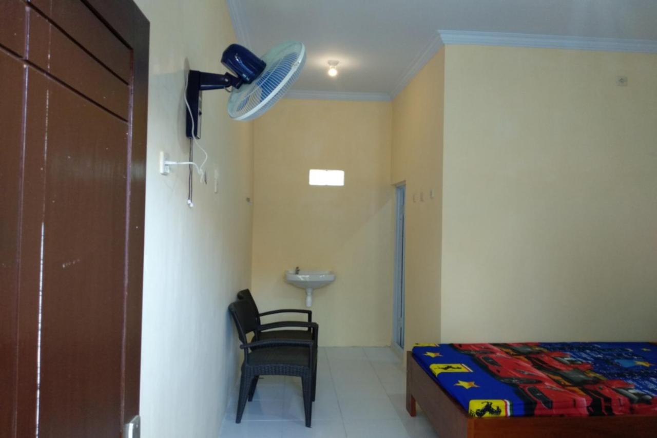 Kelapa Gading Homestay Syariah Redpartner Баньюванги Экстерьер фото