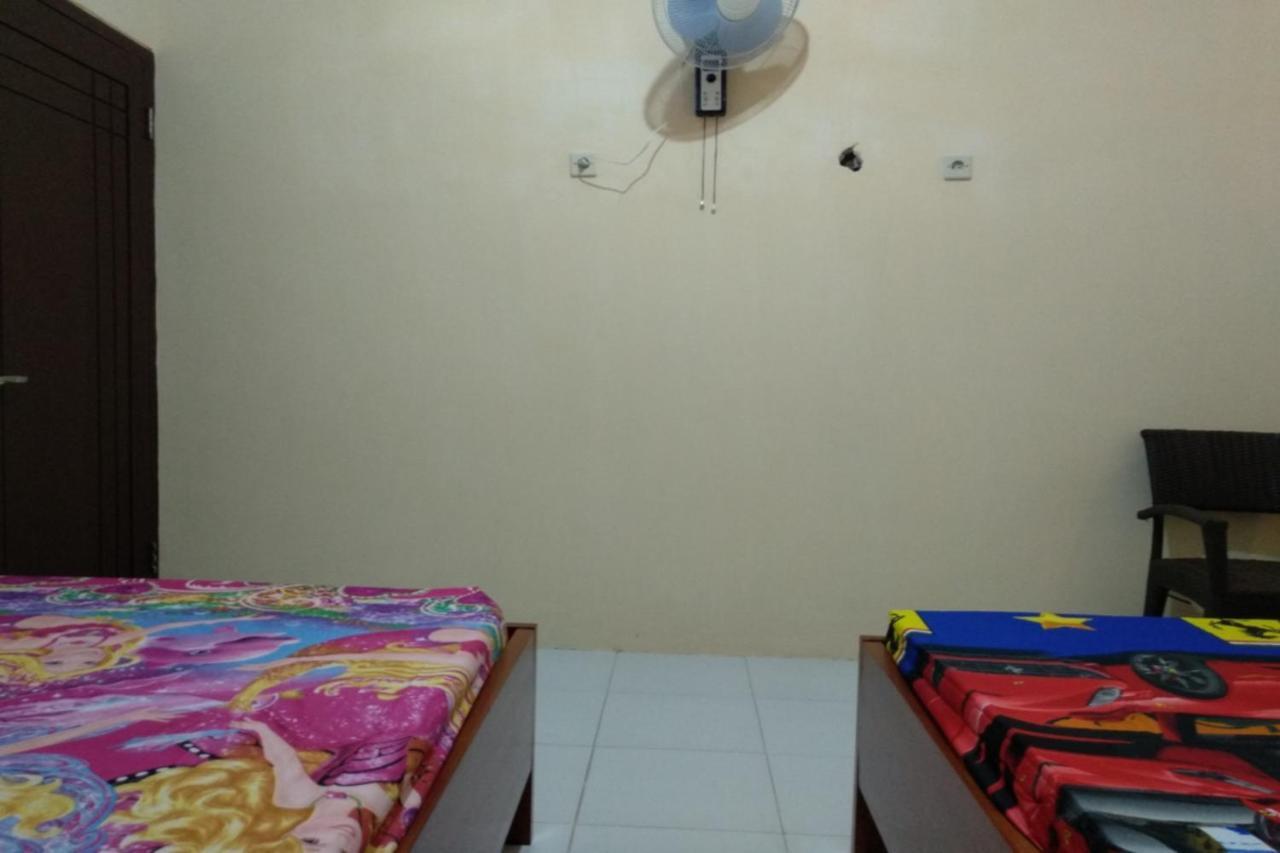 Kelapa Gading Homestay Syariah Redpartner Баньюванги Экстерьер фото
