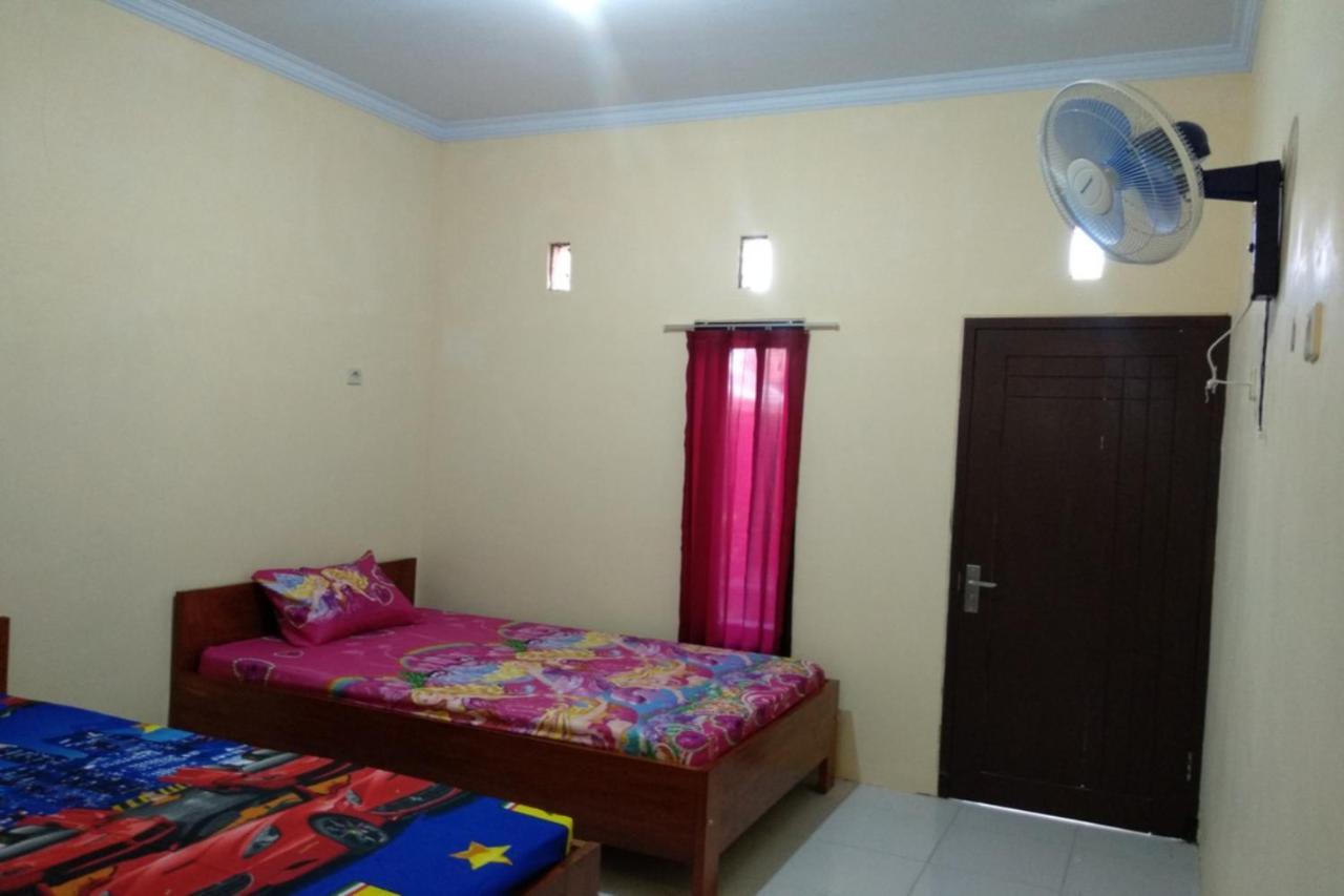 Kelapa Gading Homestay Syariah Redpartner Баньюванги Экстерьер фото